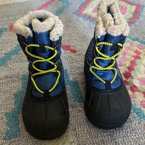 Snow boots